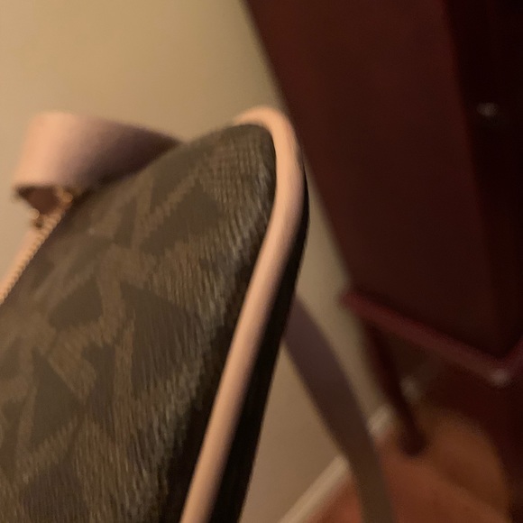 Michael Kors Crossbody Bag -SOLD - Picture 3 of 6